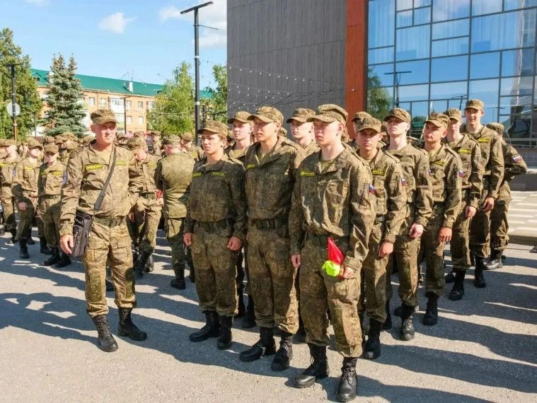 Честь лицея и области: Данила Ежов — в строю лучших гвардейцев!