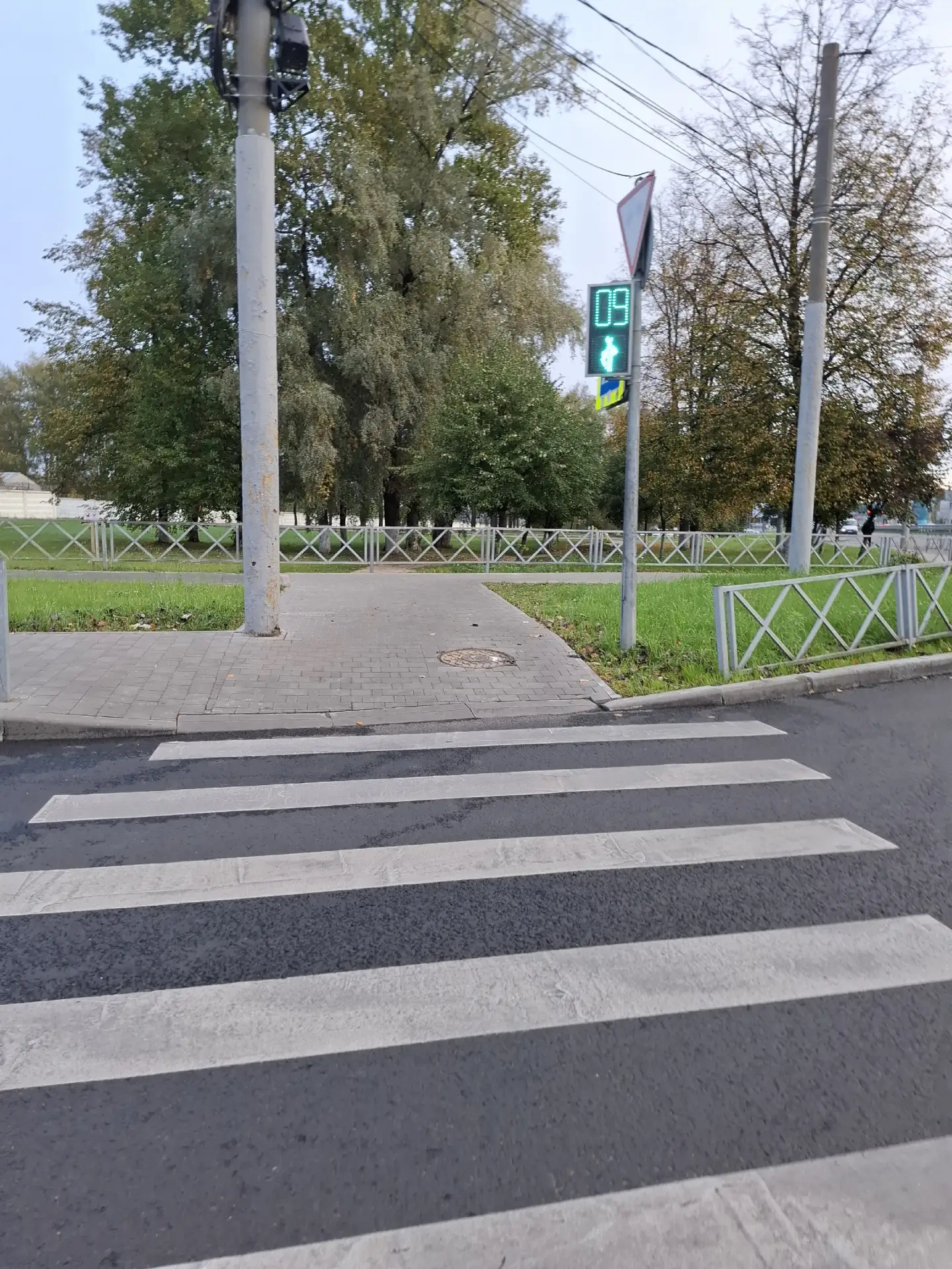Перекрыли "вечную" тропинку от остановки политеха до автовокзала. Сколько себя помню, э...