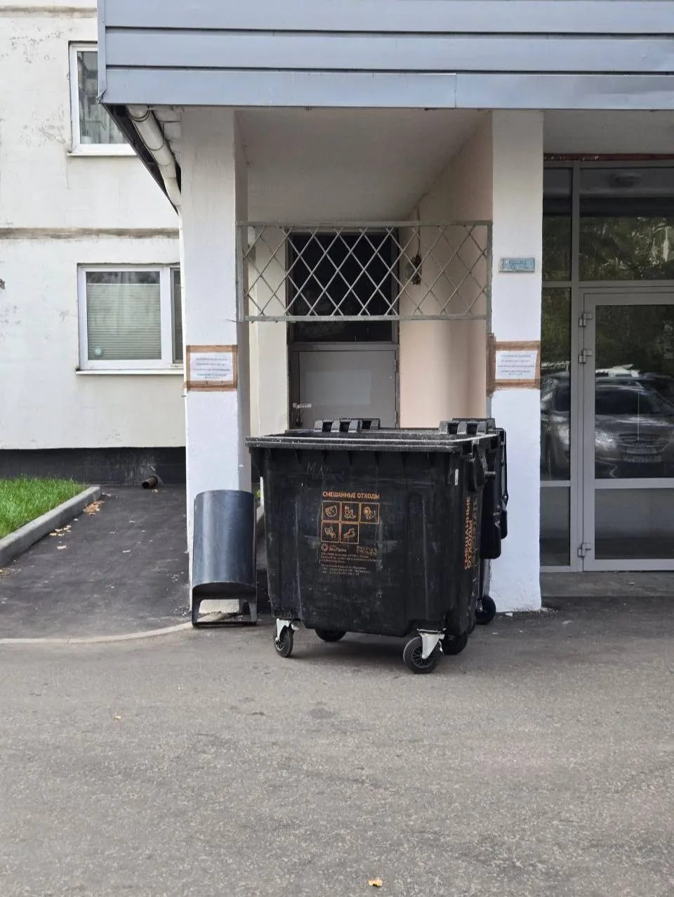 🗑️ В Олимпийской деревне запретили оставлять мусор у подъезда