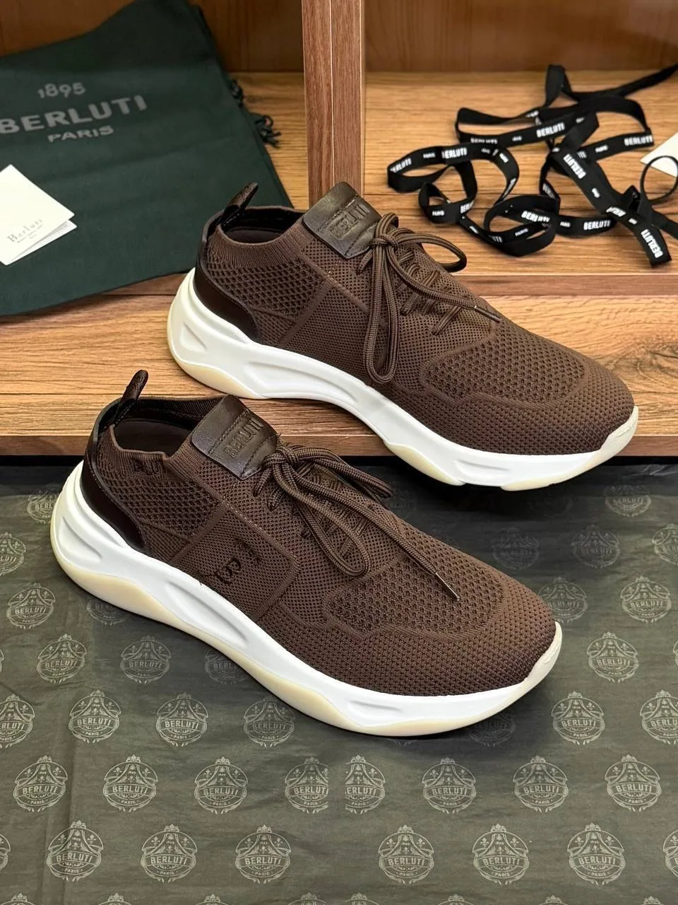 ✨ Кроссовки Berluti 

➡️ Редкая расцветка летних кроссовок от Berluti  передаёт спокойный характер б