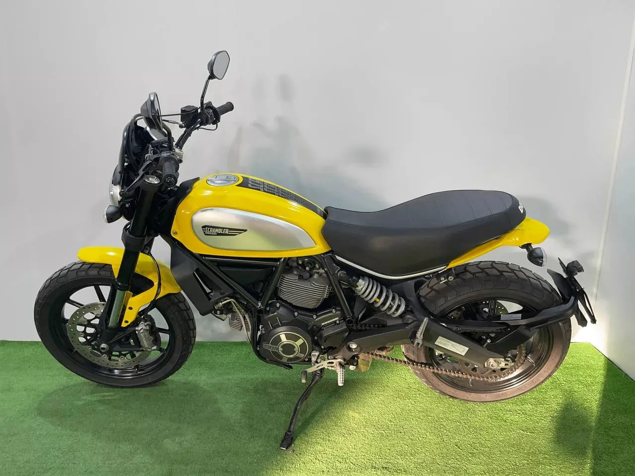 DUCATI SCRAMBLER ICON в наличии во Владивостоке  Характеристики:  - 2016 год - объем 803 см3 - Аукци