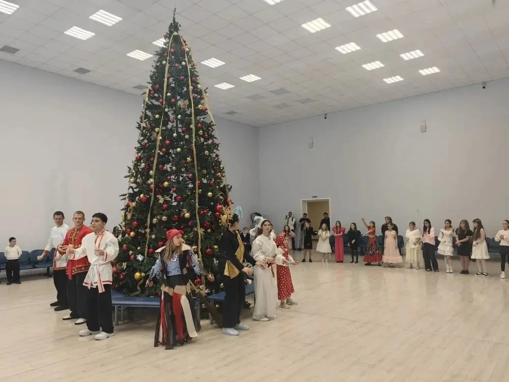 18 и 19 декабря 2025 года в нашей школе прошли долгожданные Новогодние ёлки🎄 для ребят 1-4 классов. 