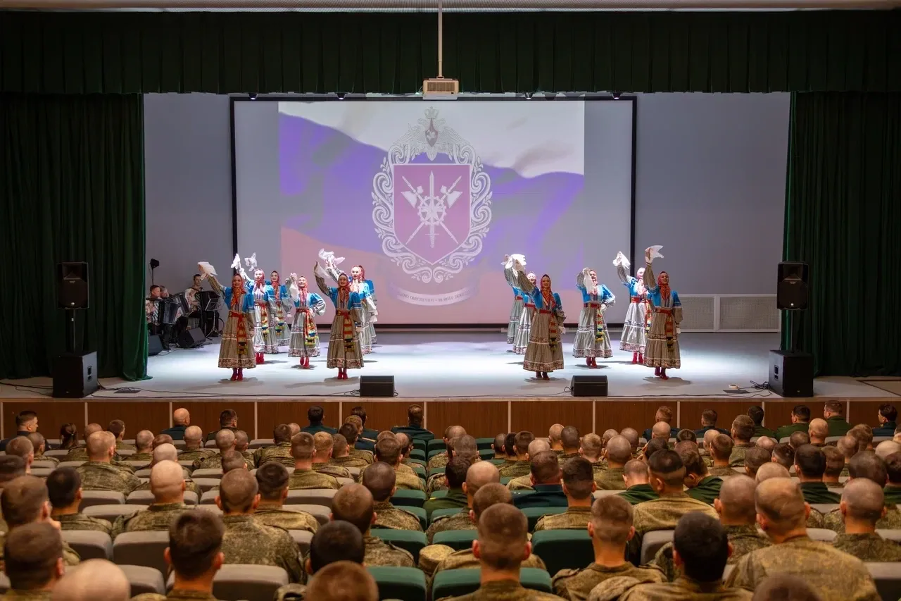 Ансамбль «Русь» открыл цикл летних гастролей коллективов Владимирской филармонии

1 июня Государстве