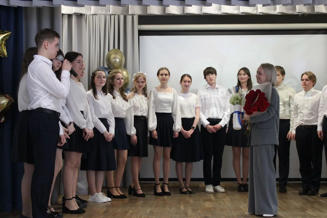 🎉 Прозвенел Последний звонок 🎓  🌟 Сегодня в нашем лицее состоялось одно из самых трогательных и долг