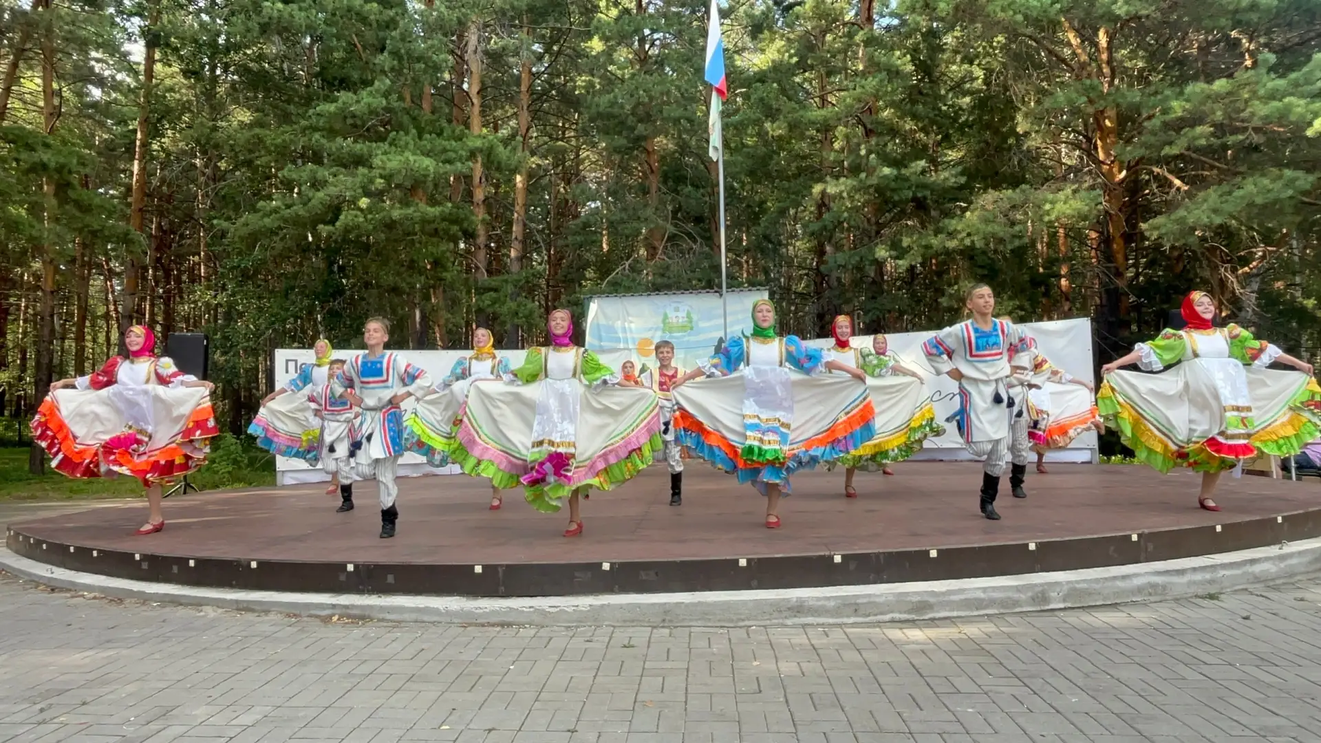 Сегодня в ДЛ «Лесная сказка» царила настоящая феерия! Мы стали свидетелями 5-го, Юбилей...