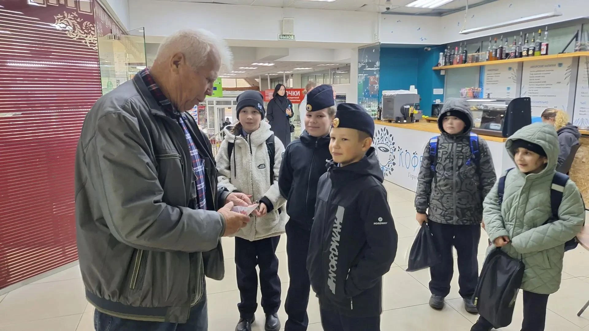 🍂 Поколения вместе: как в нашей школе отметили День пожилых людей!