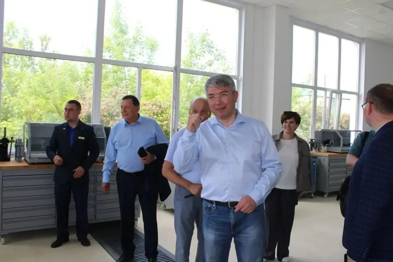 Почетный гость в Политехническом техникуме: Глава Бурятии Алексей Цыденов оценил перемены и поддержа