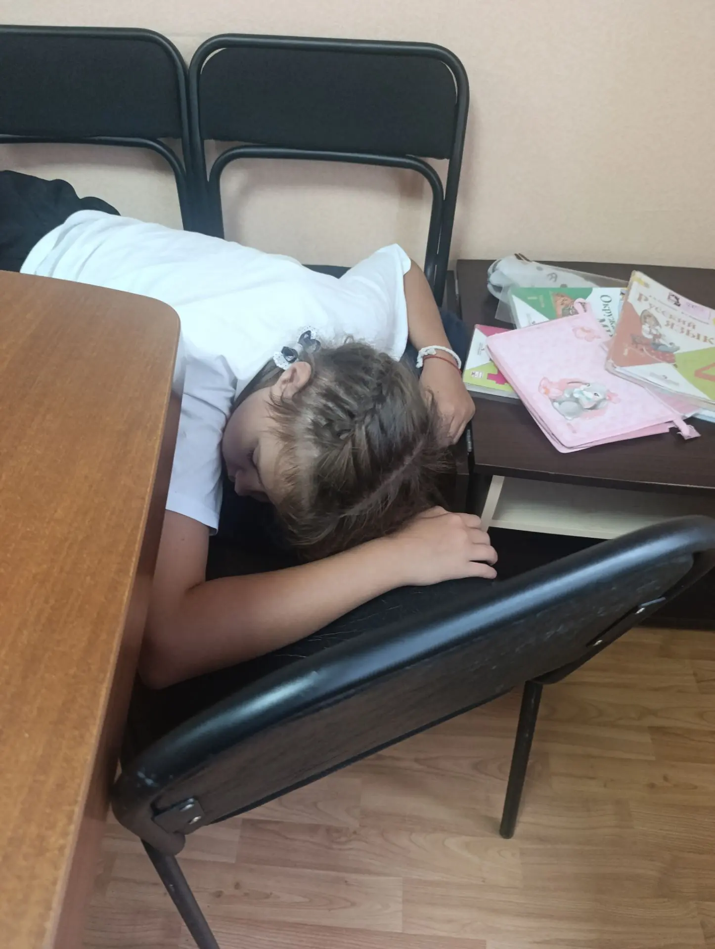 Дочь Матери года выглядит примерно так. Вроде не такая уж и маленькая, Лена долго-долго...