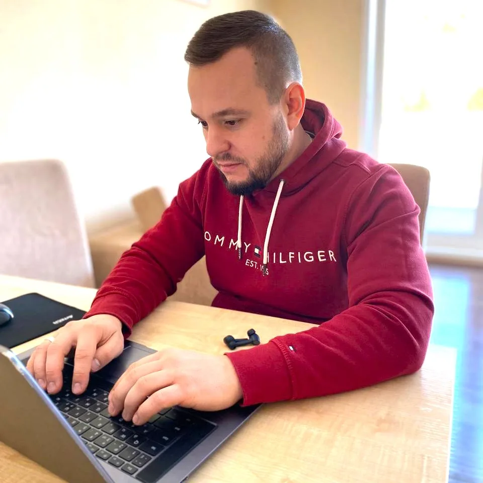 Полноценный сайт без разработчика на Claude Code! Наш опыт

Ранее я мало писал про нейронки, потому 