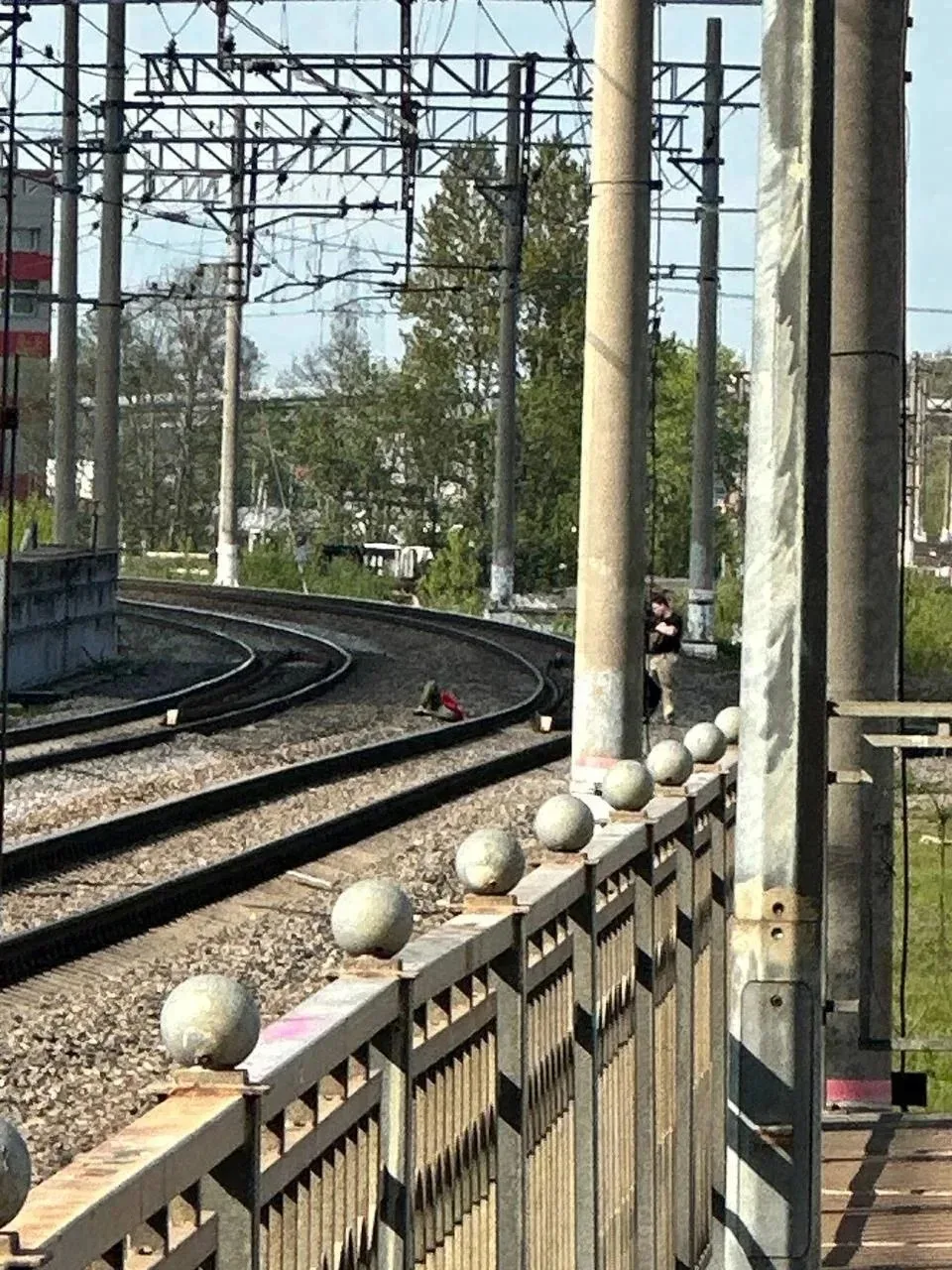 🚈 14-летний зацепер получил открытый перелом ноги, сорвавшись с товарного поезда  На железнодорожной