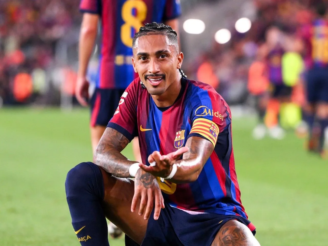 ⚽️⚡️Рафинья ярко ответил на непопадание в топ-30 «Золотого мяча», выдав лучший голевой ...