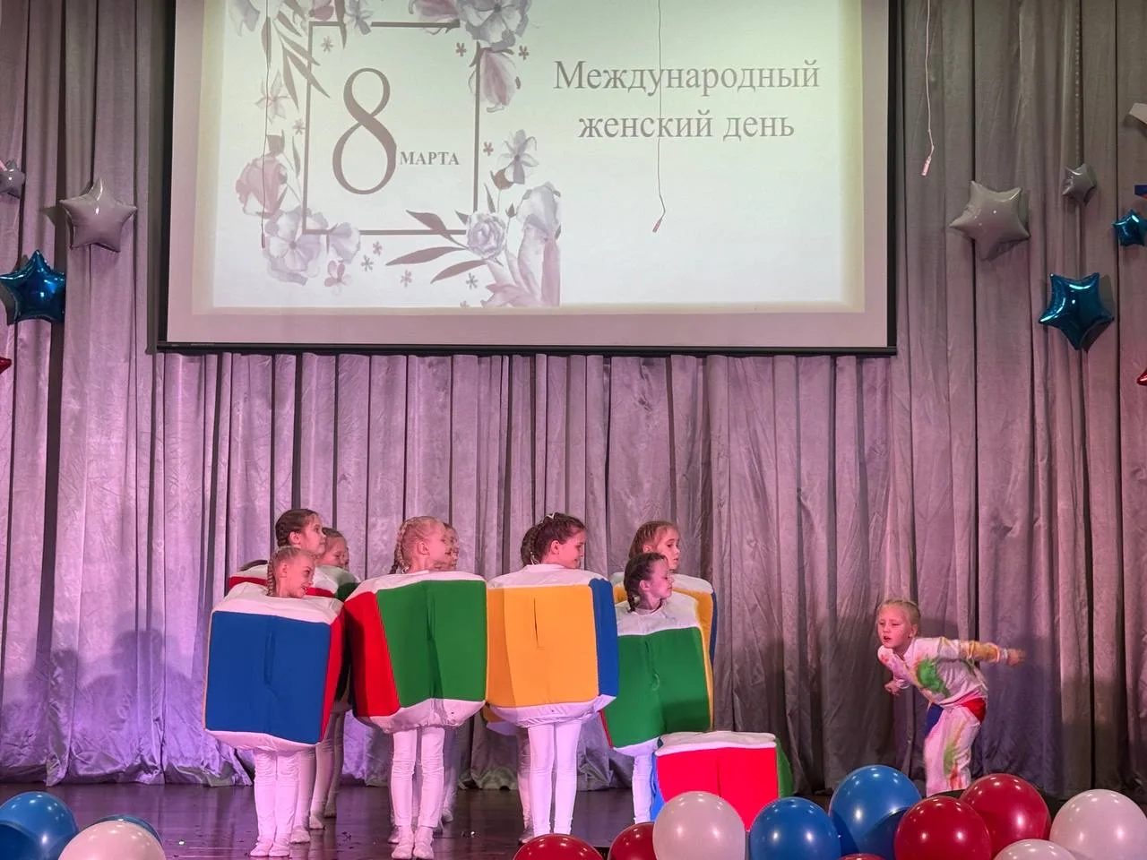 Весеннее настроение дарили ученики школы на праздничном концерте к 8 Марта 🌷   ✏️ В преддверии самог