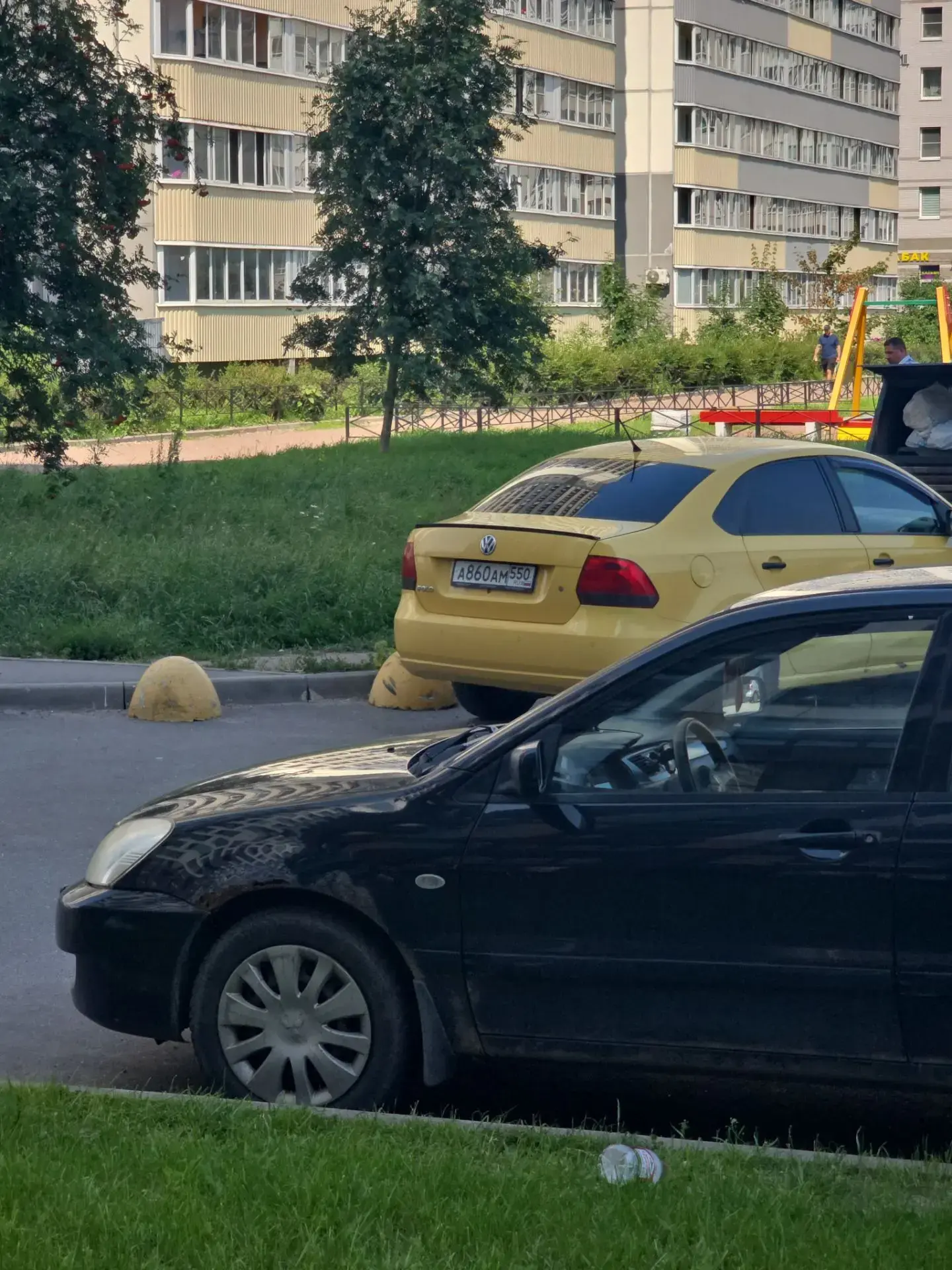 Уважаемый владелец транспортного средства!

Срочно уберите автомобиль от баков.