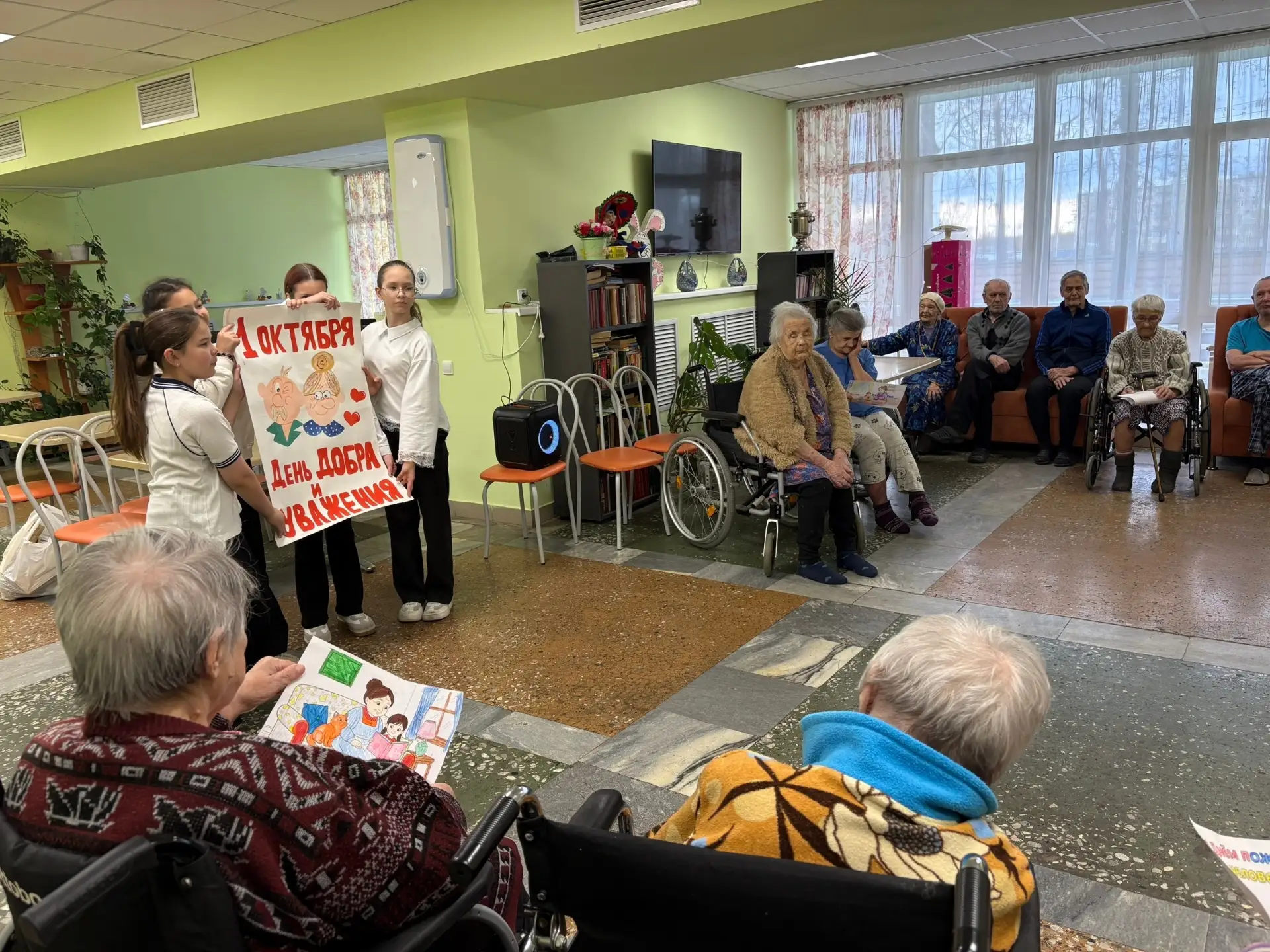 Активисты Движения Первых посетили пансионат «Красноуральский» и провели концерт ко Дню...