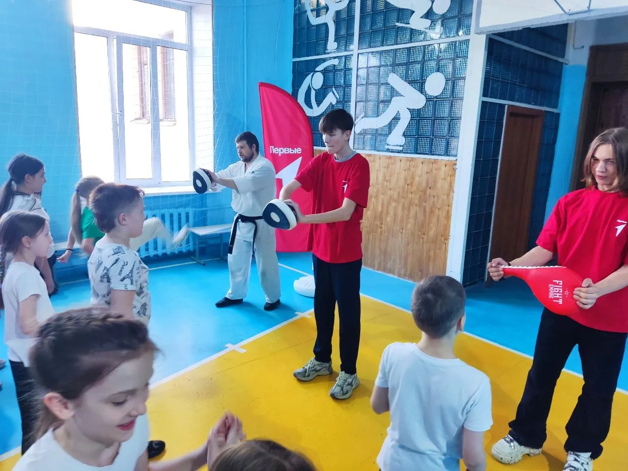 КАРАТЭ ДАЁТ СИЛУ, ДВИЖЕНИЕ ВЕДЁТ К ПОБЕДЕ! ✨Сегодня в МБОУ «Образовательном Центре №3 г. Челябинска»