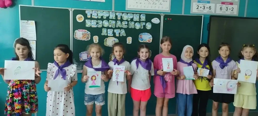👫 День дружбы в школьном лагере: кино, творчество и тёплые моменты! 👬