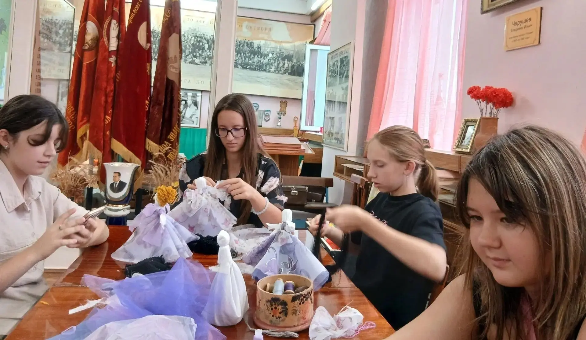 ТВОРЧЕСКИЕ ЗАНЯТИЯ В МУЗЕЕ

В Новомышастовском музее истории прошли творческие занятия для детей. Ре