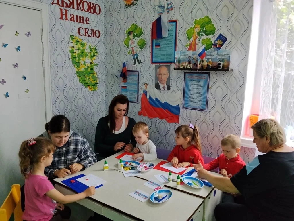 🇷🇺🎉 В нашей группе "Солнышко" 🌞прошёл мастер-класс с родителями, посвящённый🇷🇺 Дн...