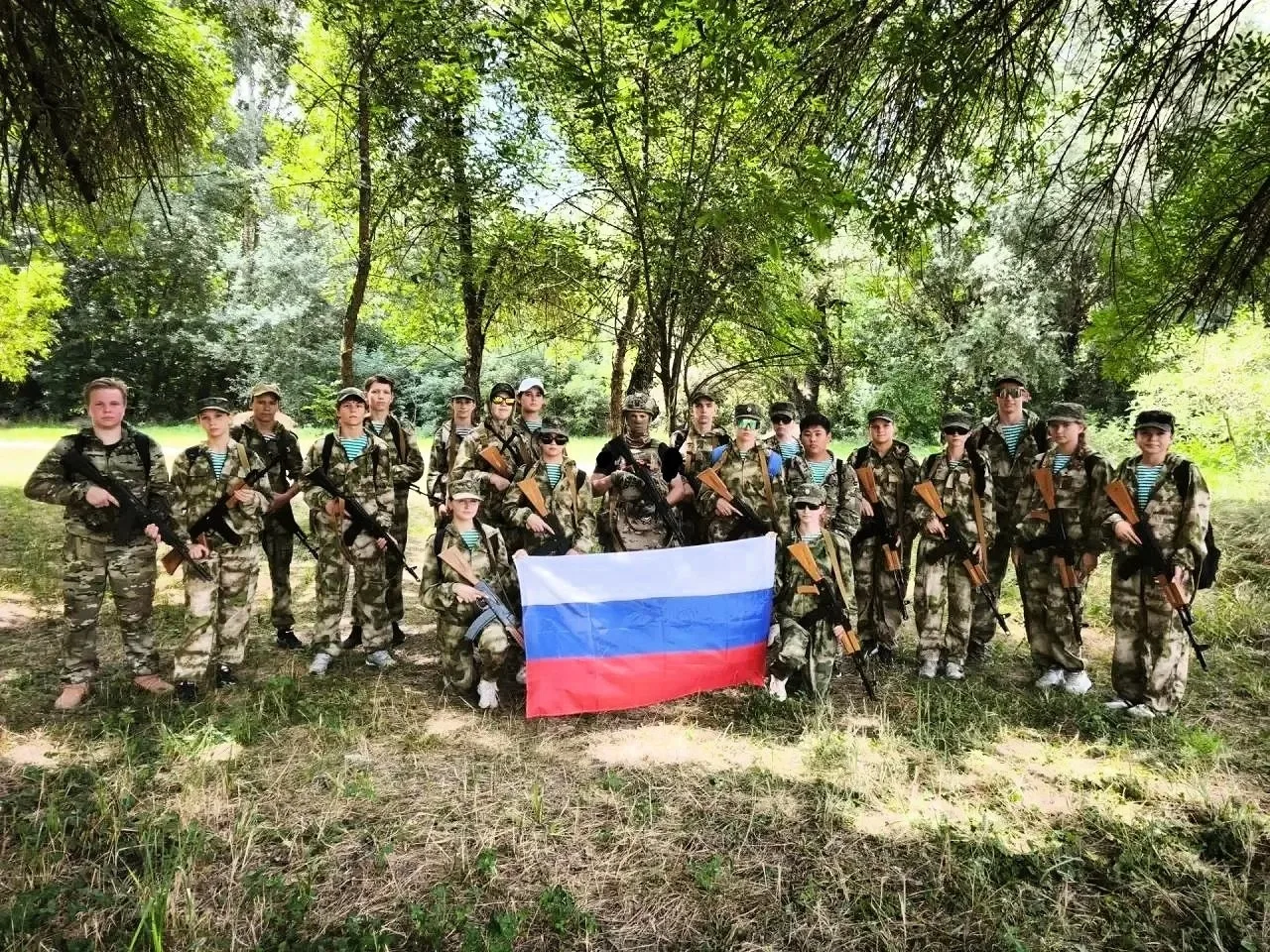 Под флагом Отечества: полевой выход кадетов и новобранцев