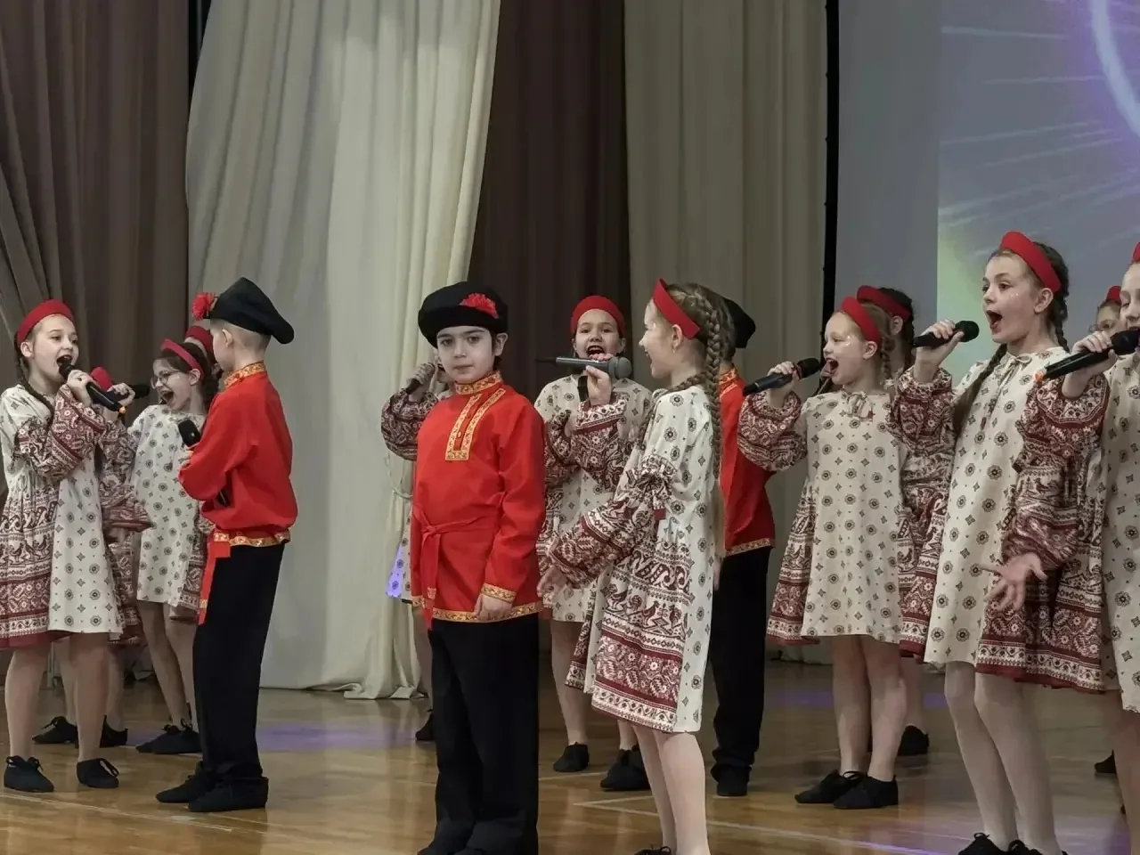 🎓 В пятницу, 24 апреля, в МАОУ «Видновская гимназия» прошёл по-настоящему яркий и запоминающийся кон