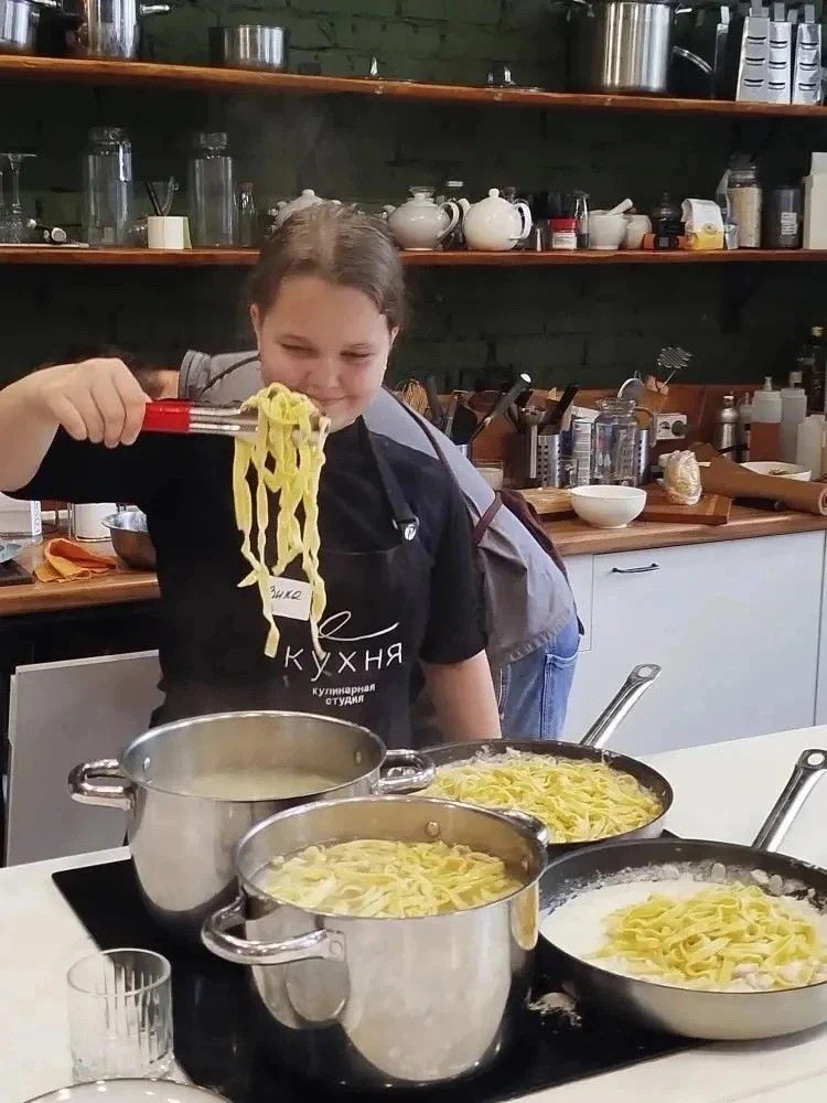 29 мая ученики 5Б класса подвели итоги учебного года по-настоящему вкусно. В честь заве...