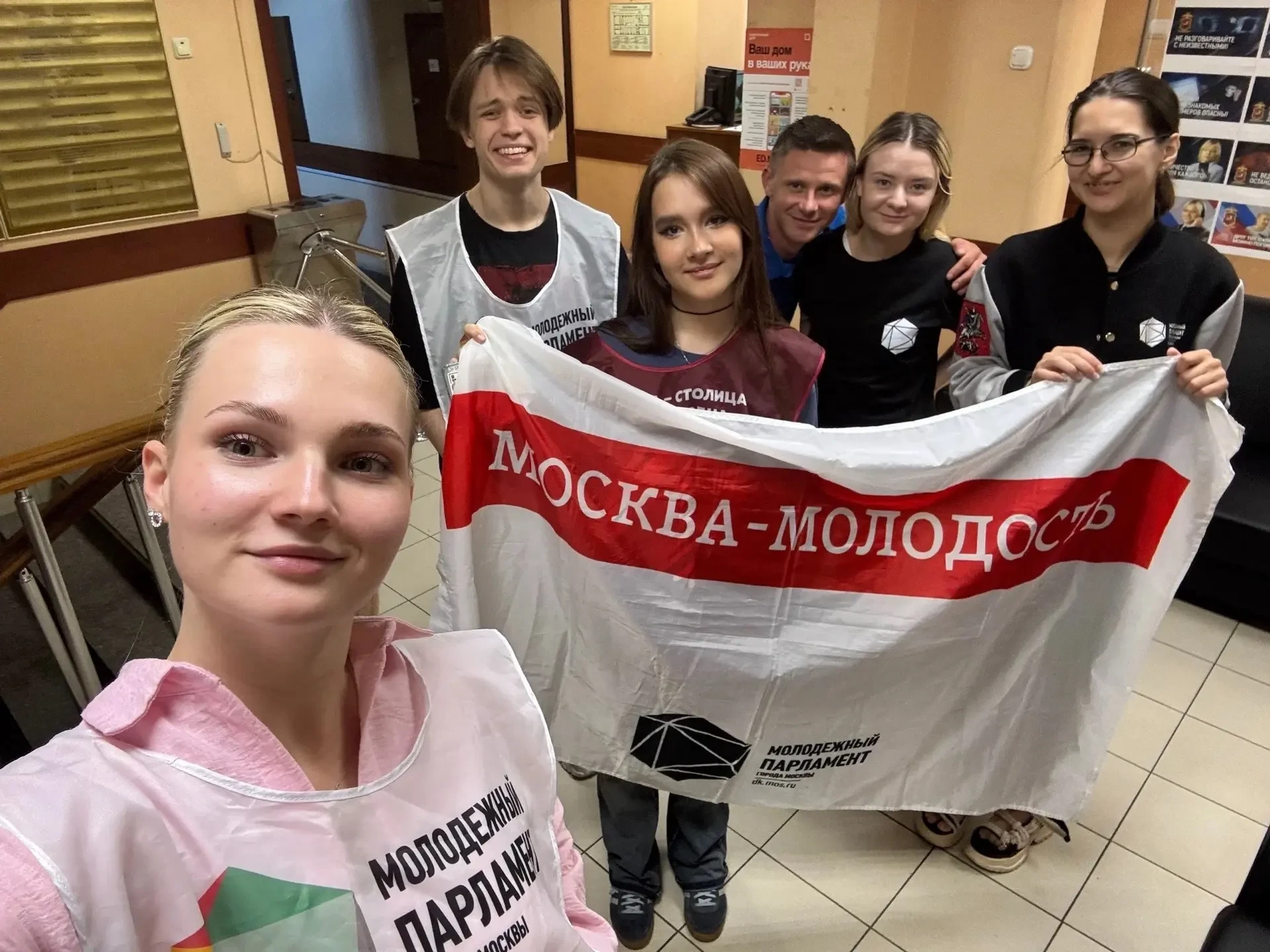 📚В управе Тёплого Стана снова пополнилась полка книгообмена

Любителям чтения приготовили приятный 