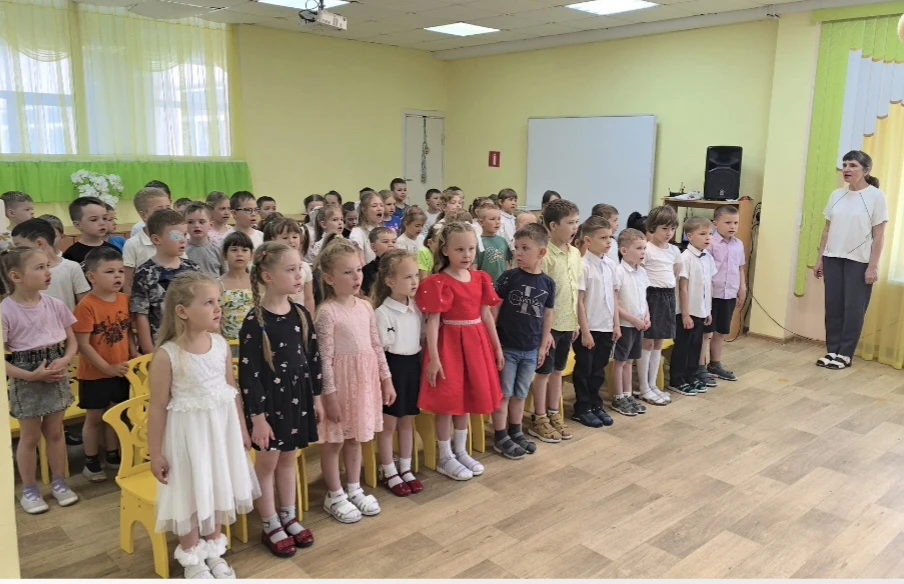 🇷🇺 С Днём России!

🏛️ Сегодня в музыкальном зале нашего детского сада прошло торжественное меропр