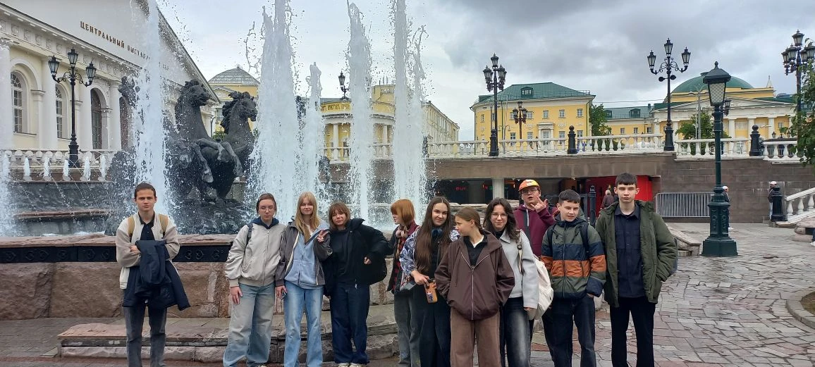 8б, теперь уже 9б, приехал в Москву.