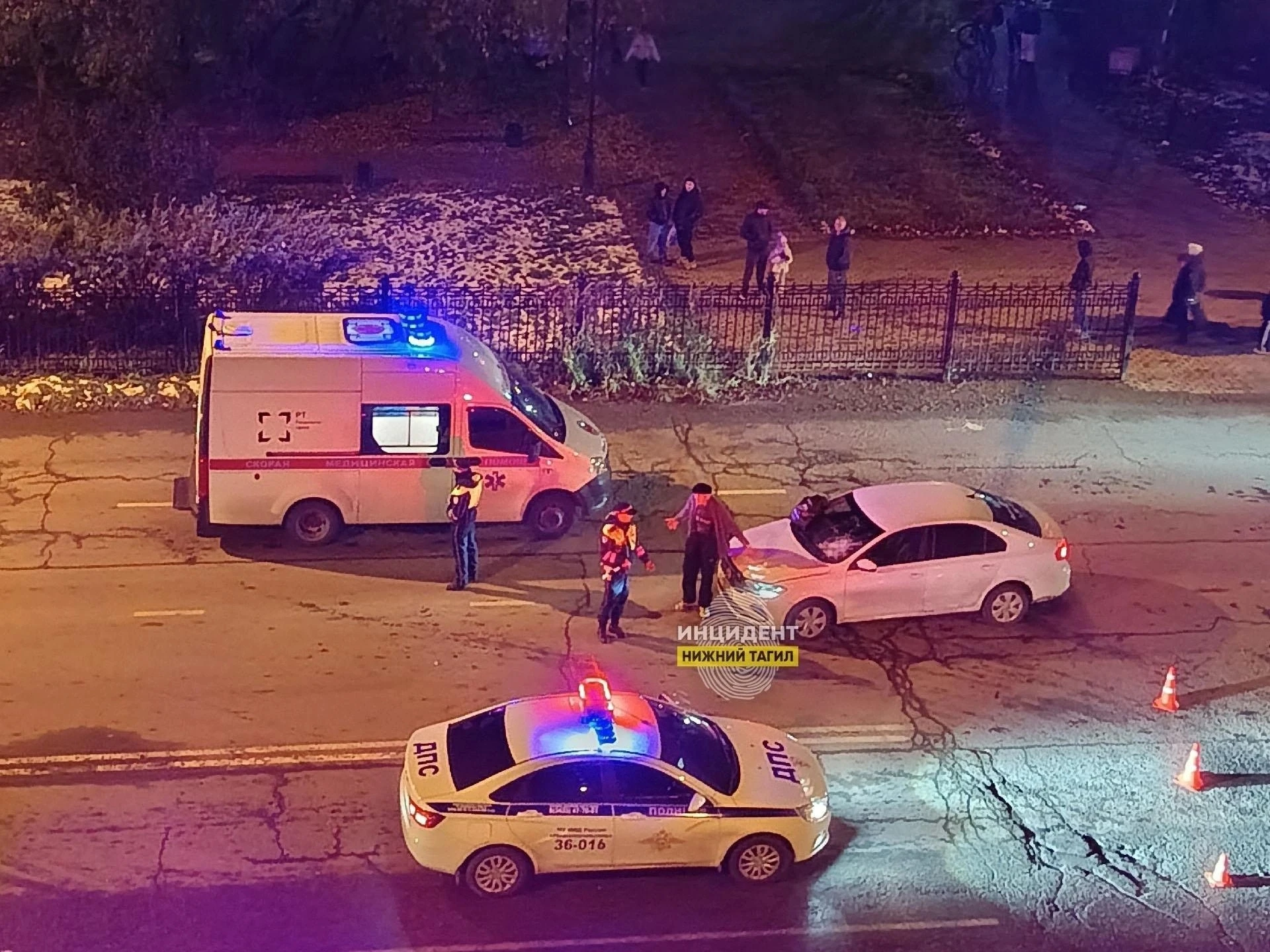 Женщину с ребенком сбили на пешеходном переходе