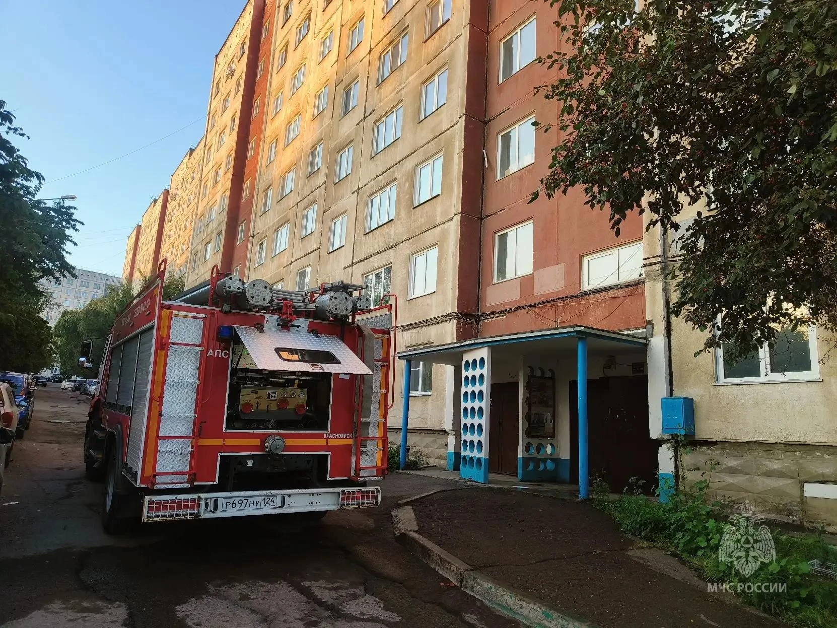В Красноярске на пожаре в девятиэтажном доме погибла женщина