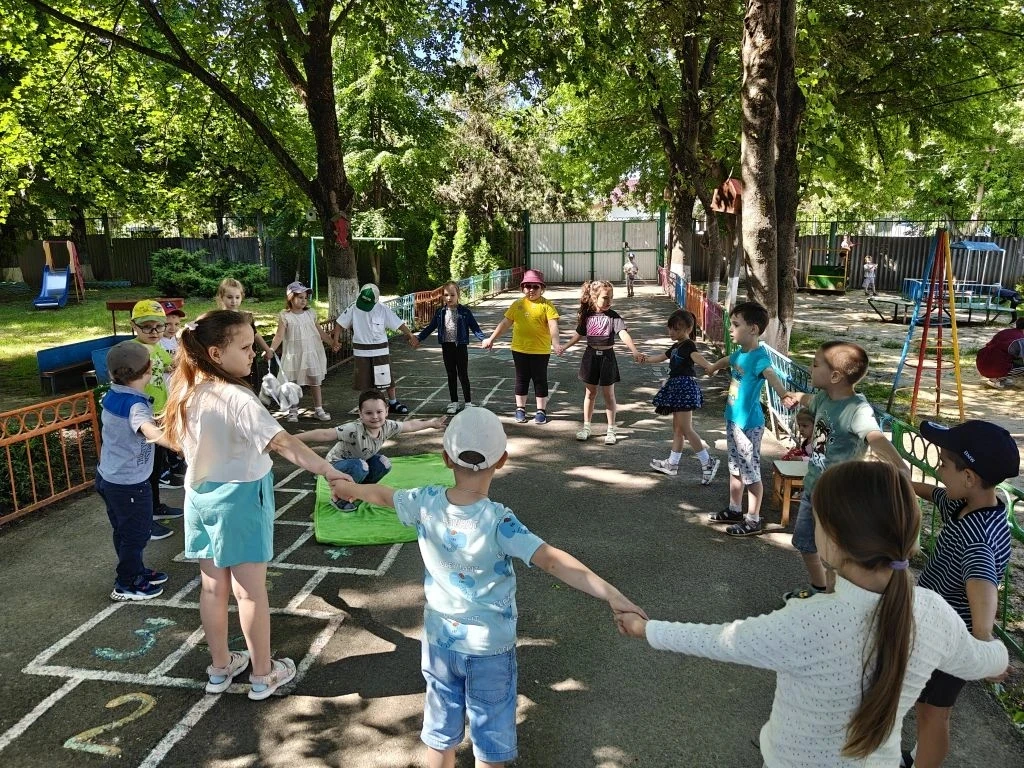 Подготовка к важному через игру: фольклор как средство безопасности 🎭