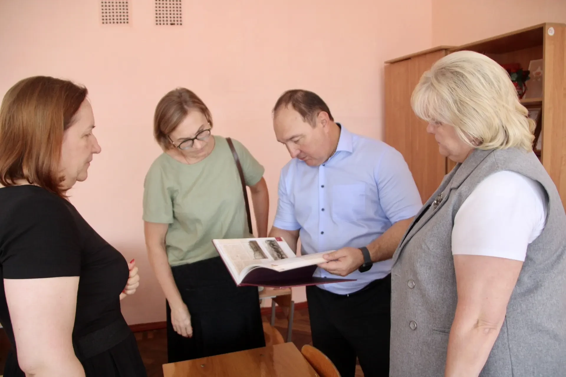 📚🎒 Уже совсем скоро начинается новый учебный год. Школы нашего района готовы встречат...