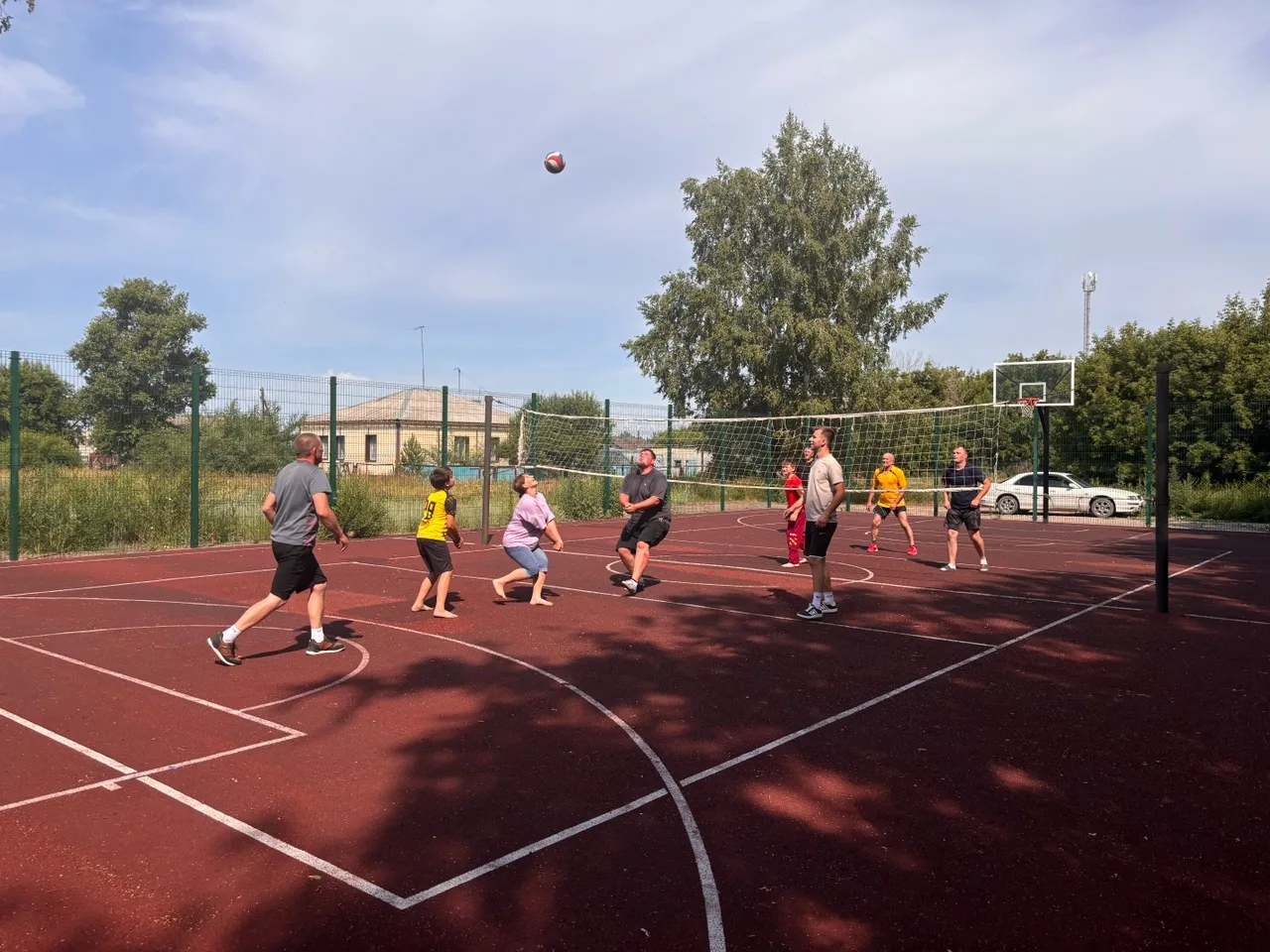 🏐 В день молодёжи — нашу силу показали!

27 июня на территории нашей школьной спортплощадки было жа