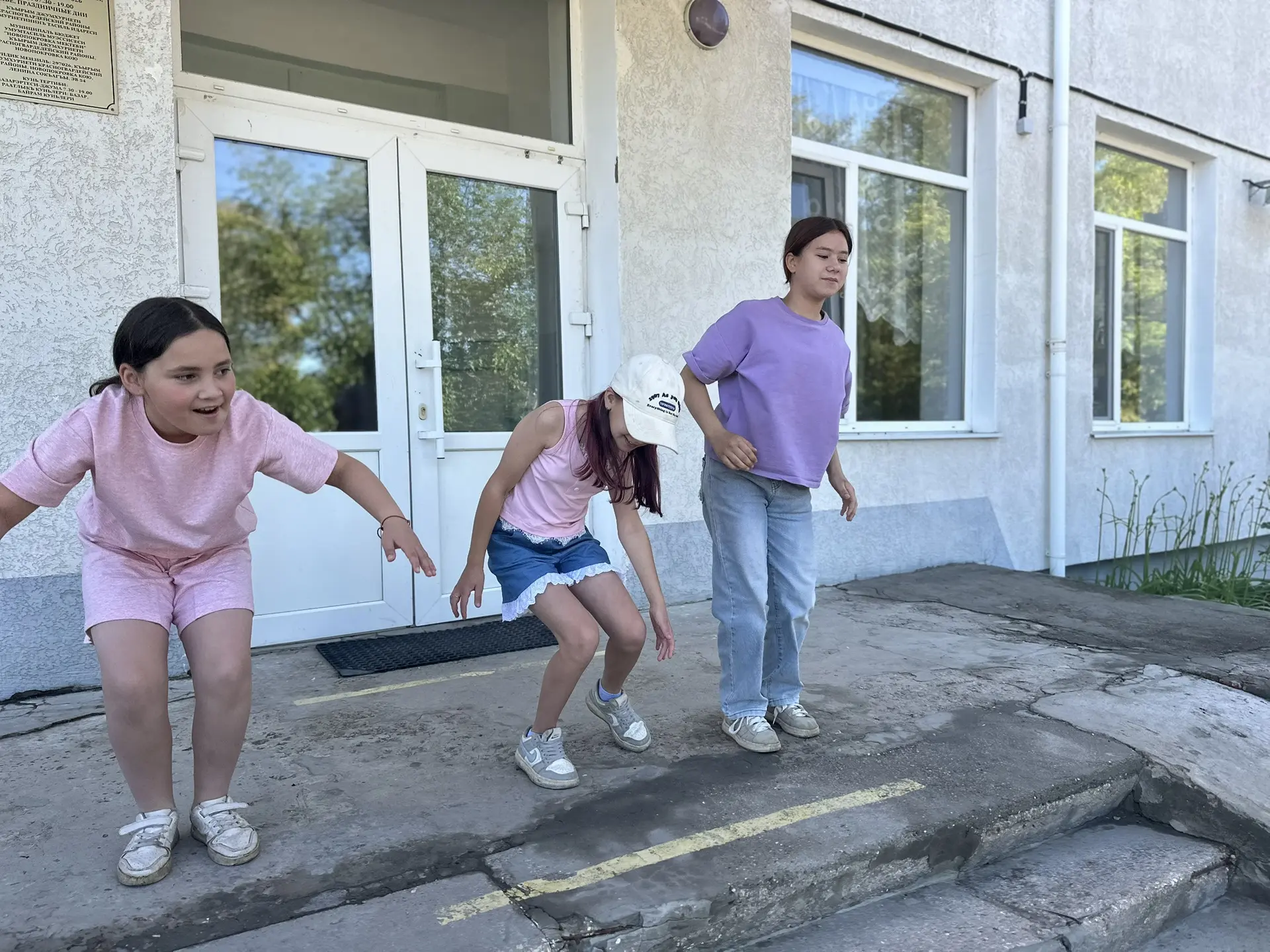 2 июня на летней тематической площадке МБОУ «Новопокровская школа» — «Маленькая страна»...