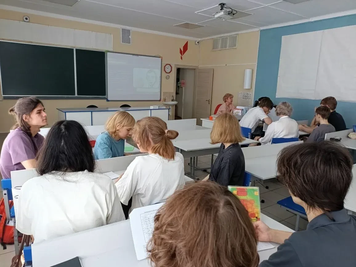 🎓В «Образовательном комплексе «Пущино» прошел квиз «День химии». Мероприятие было проведено учителем