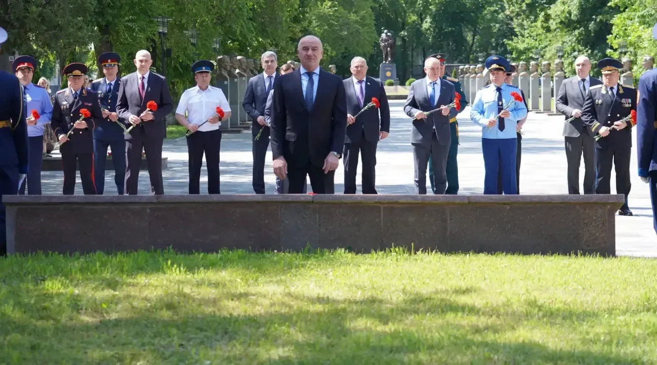 Великому подвигу - вечная слава!
