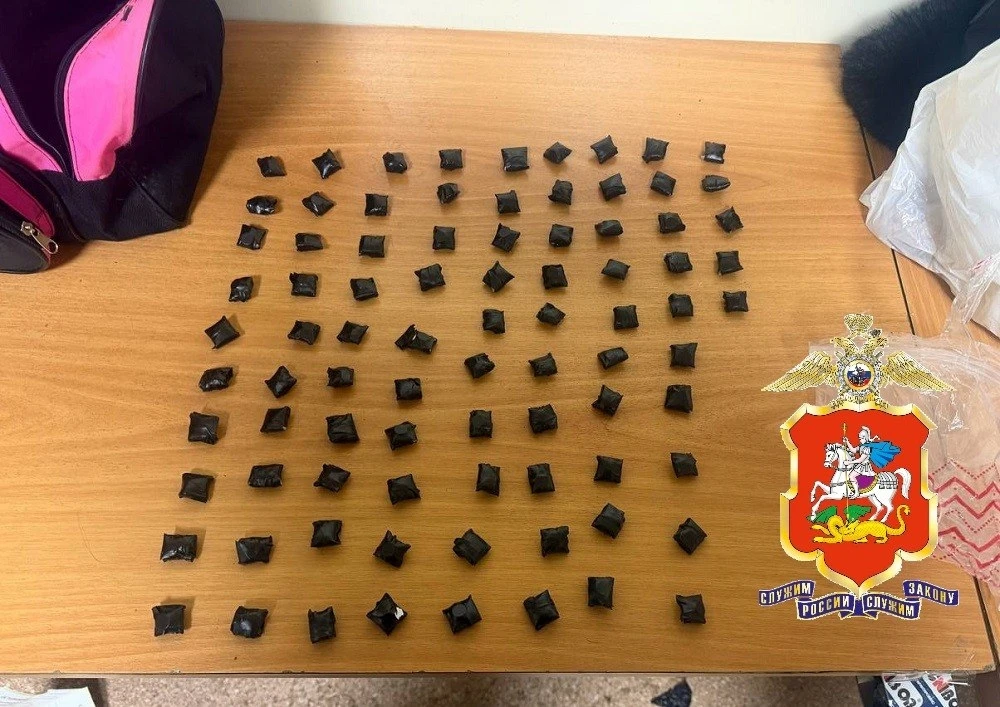 В Серпухове полицейские нашли у пассажира такси 179 свертков с мефедроном 💊   44-летний житель Тулы 