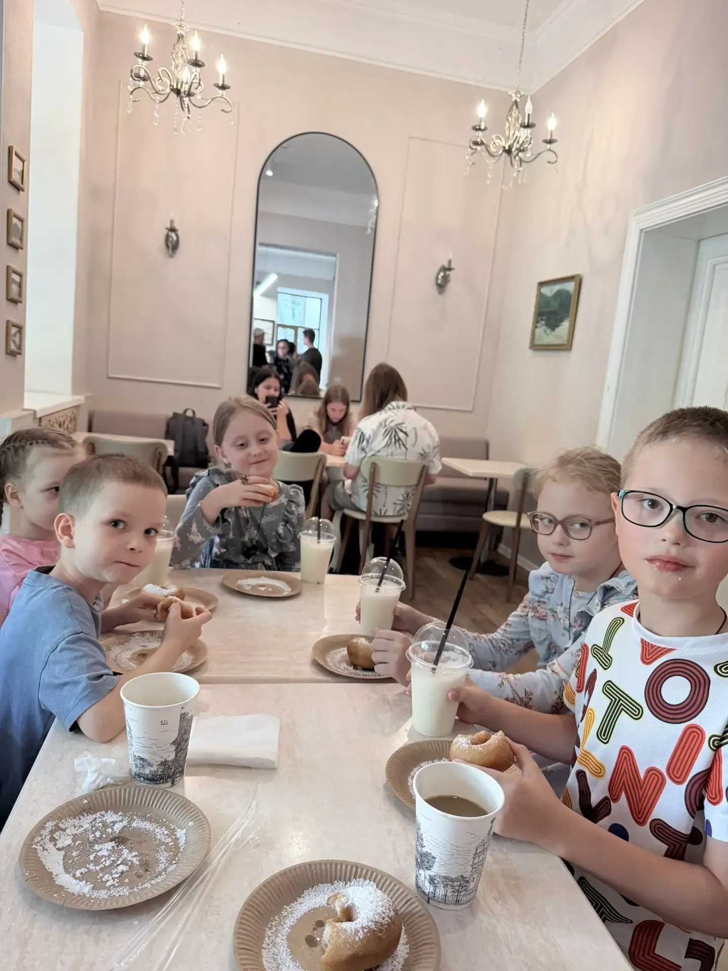 Рубрика «Лето в ладошках» ☀️🏛️
Ребята из 1А класса (теперь уже 2А!) провели день так, что его точно