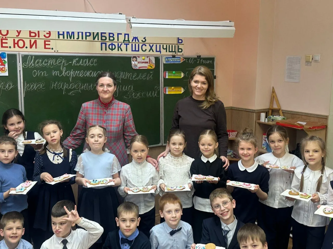 Сегодня, 14 апреля, в рамках X фестиваля родительских инициатив «В узорах народных душа России» твор