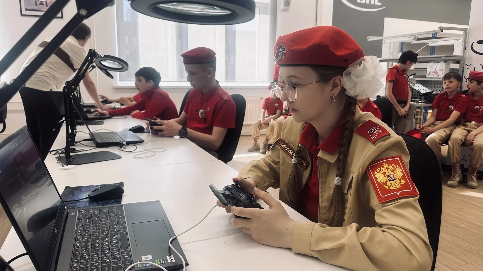 🕊 В преддверии Дня Победы — новые высоты!  💫5 мая обучающиеся юнармейского 5К класса достойно выступ