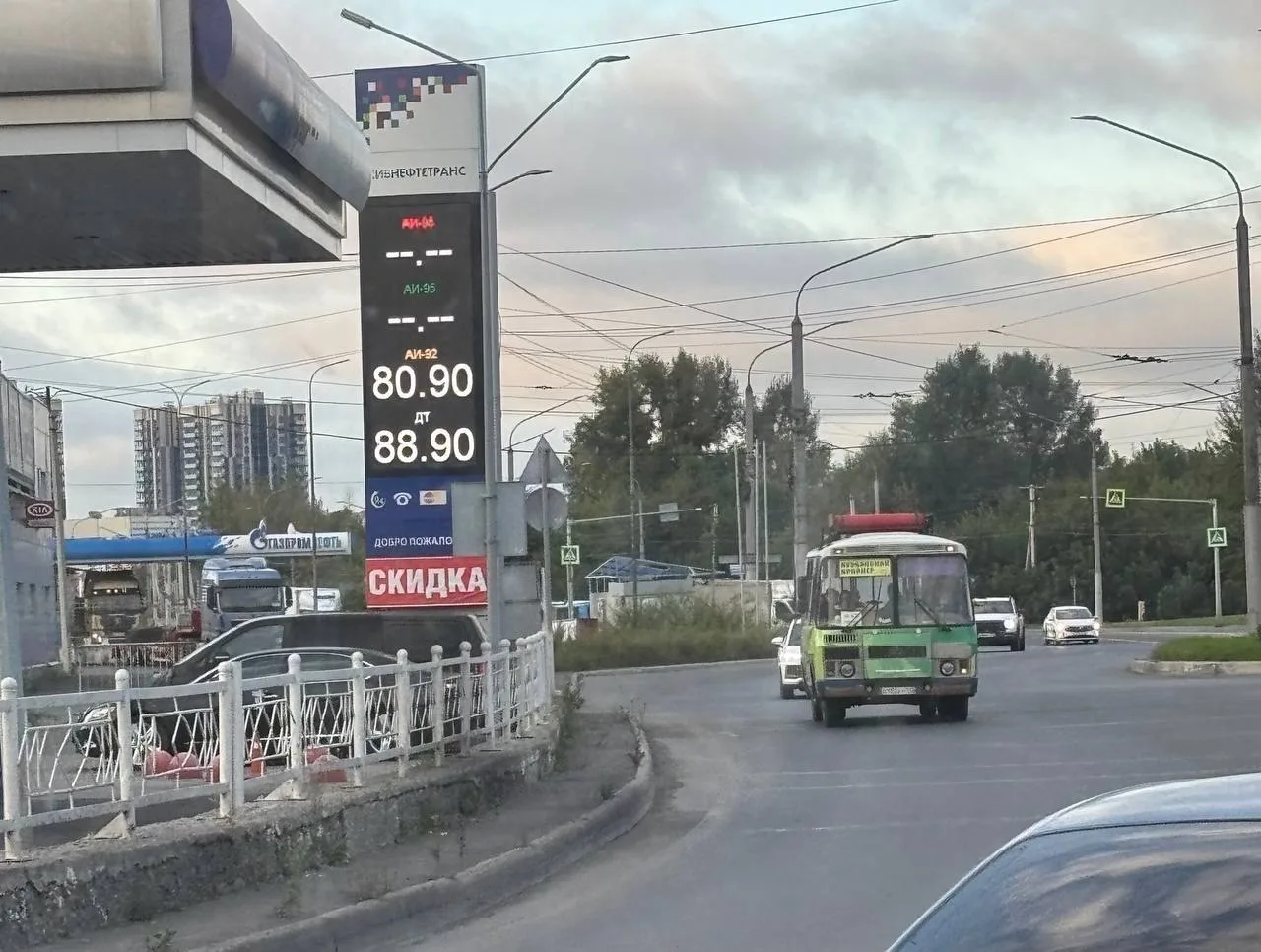 В Новокузнецке опять перебои с бензином: на нескольких заправках осталось только дизель...