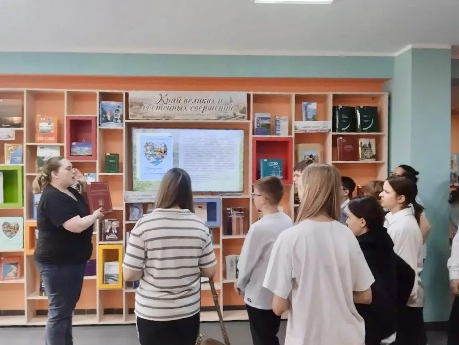 7А класс: приключение в библиотеке имени Гайдара! 📚✨  Кто сказал, что библиотека — это тишина, пыль 