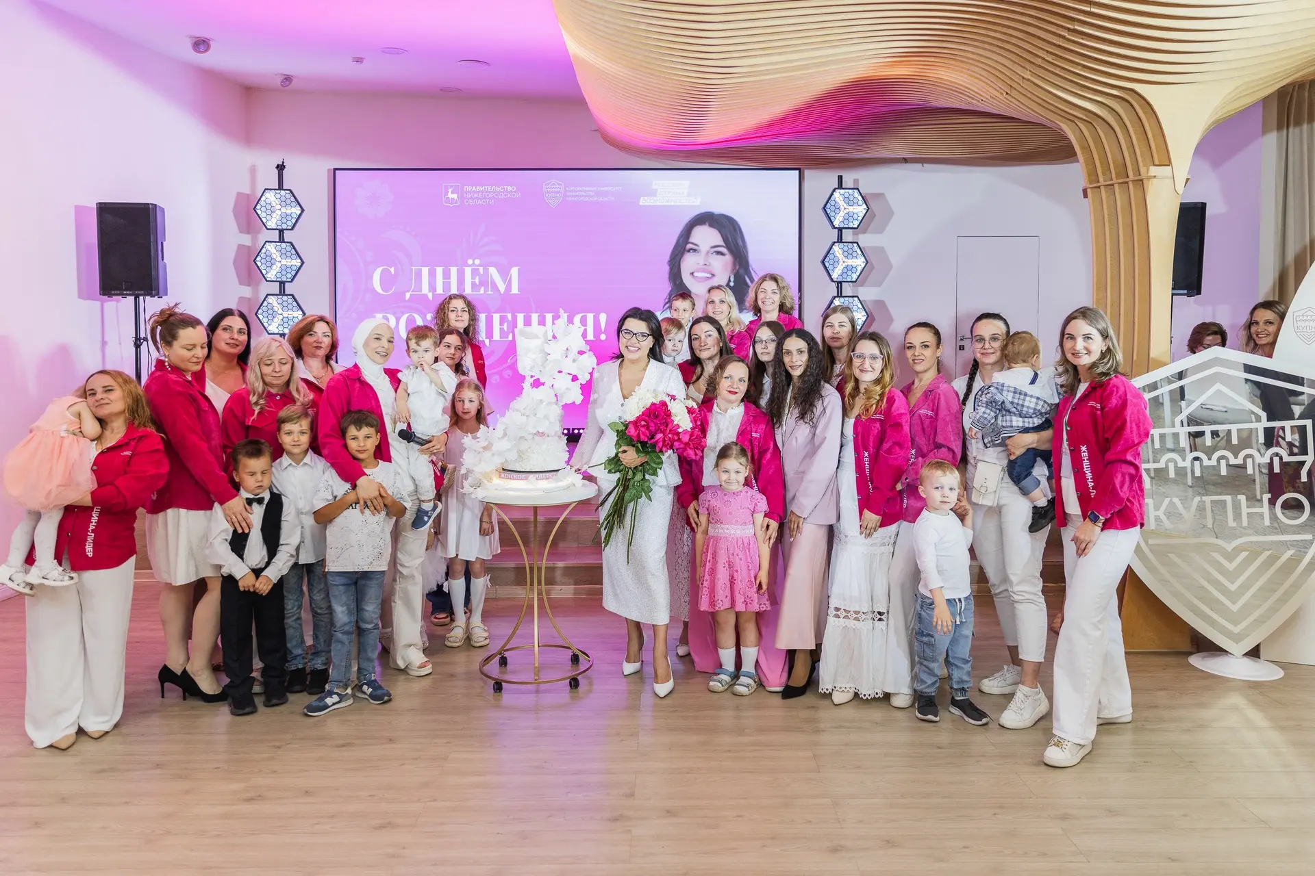 ЖЕНСКОЕ ЛИДЕРСТВО. МНОГОДЕТНЫЕ МАМЫ 💗

💫 Дорогие, мое сердце преисполнено любви, благодарности наш
