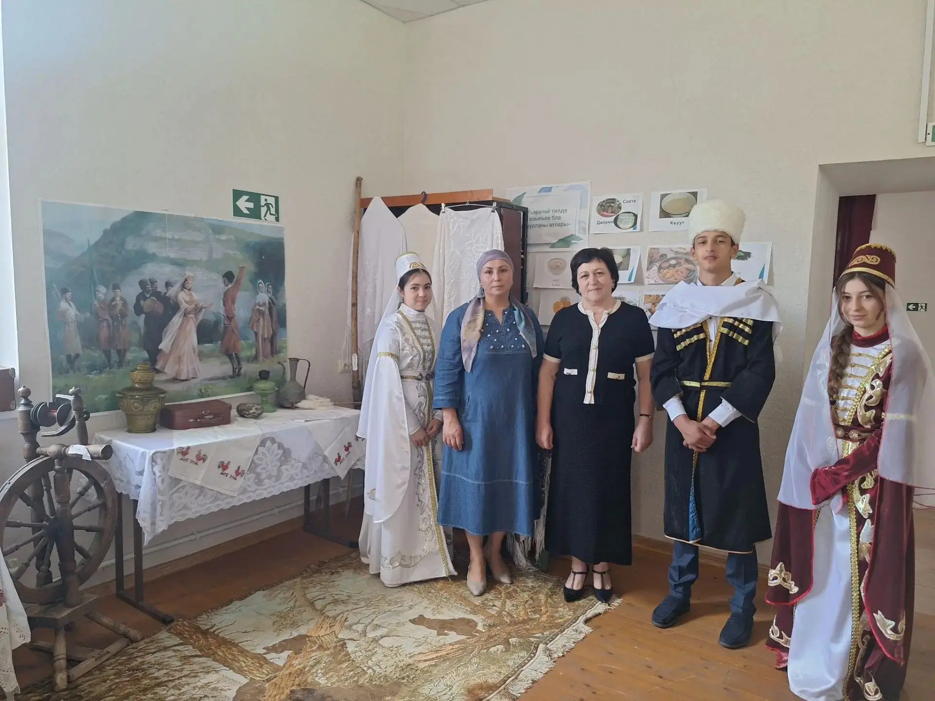 В честь Дня республики Карачаево-Черкесии  педагоги -организаторы  Биджиева А.С. и   Бо...