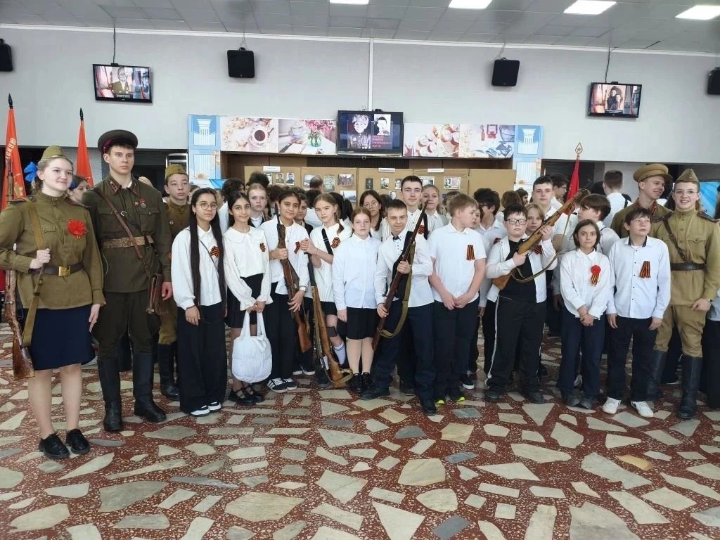 Незабываемый урок истории: 6В класс на выставке школьных музеев ко Дню Победы Сегодняшний день стал 