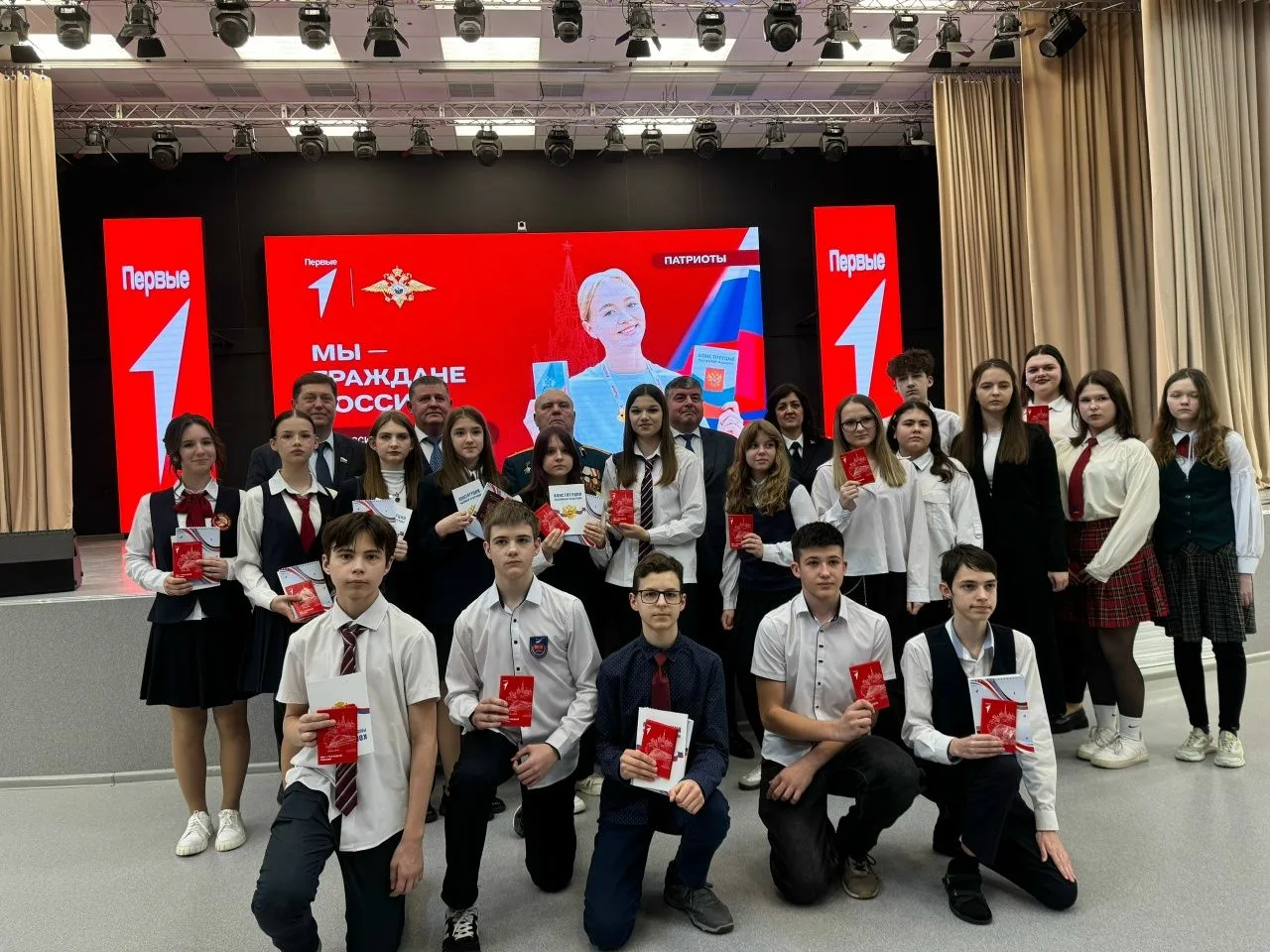 📍Мы – граждане России!  18 февраля в стенах МБОУ СОШ №108 прошло знаковое событие — церемония вручен