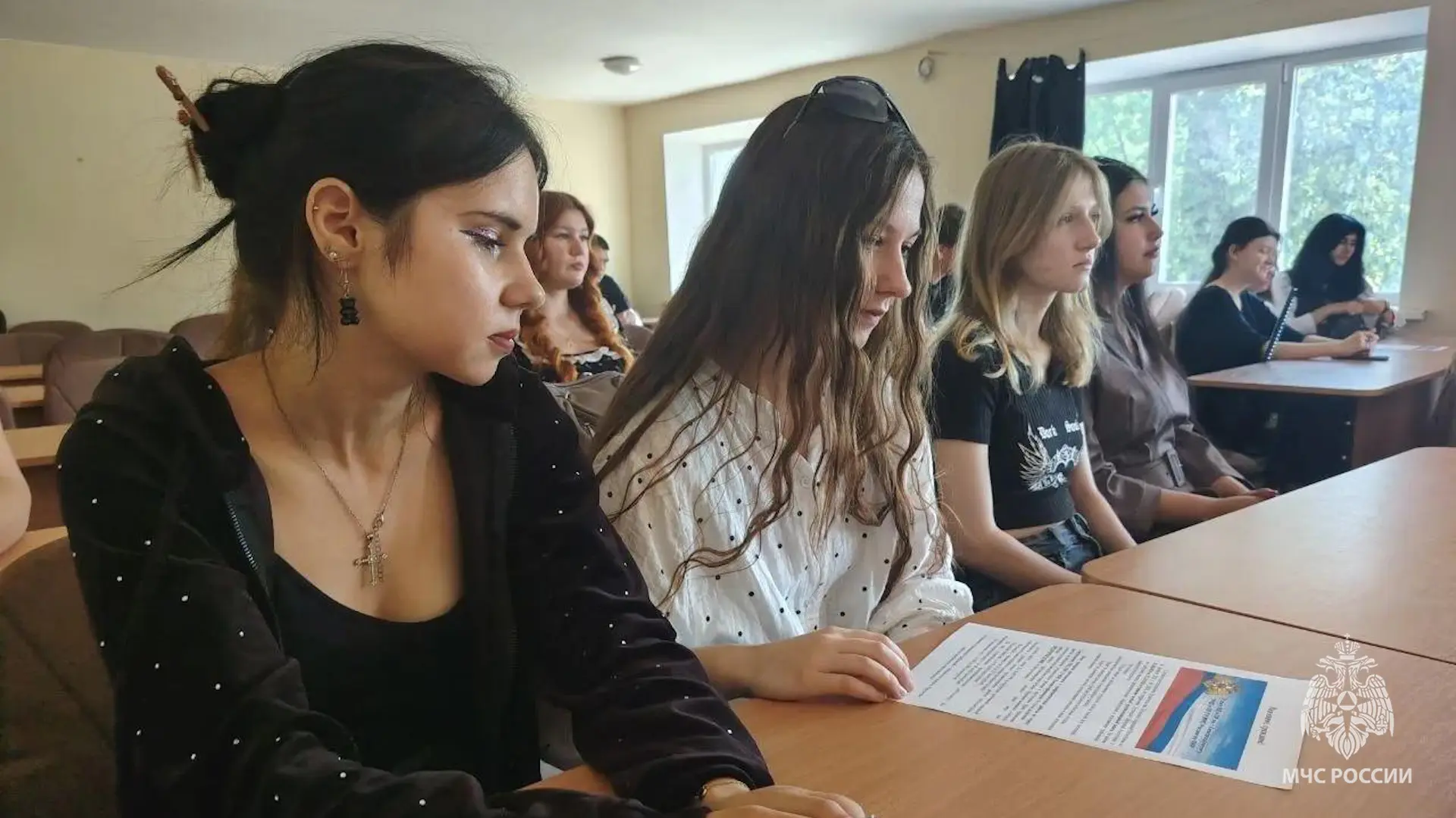 Спасатели МЧС России рассказывают студентам о разных аспектах безопасности

В Северодонецке продолжа
