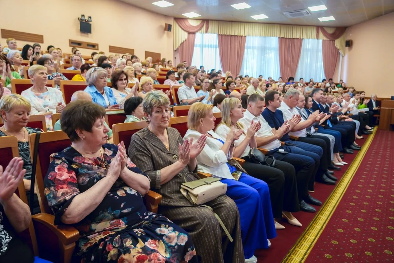 Открытый разговор о делах округа

В Кубанском ГАУ прошла встреча с активом Прикубанского округа. Обс