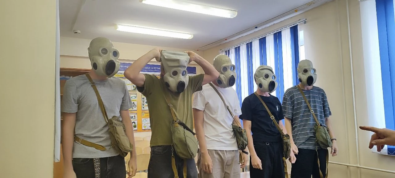 💪Учащиеся 10 классов школ города Жигулевск приняли участие в военно‑патриотических сборах на базе Ре