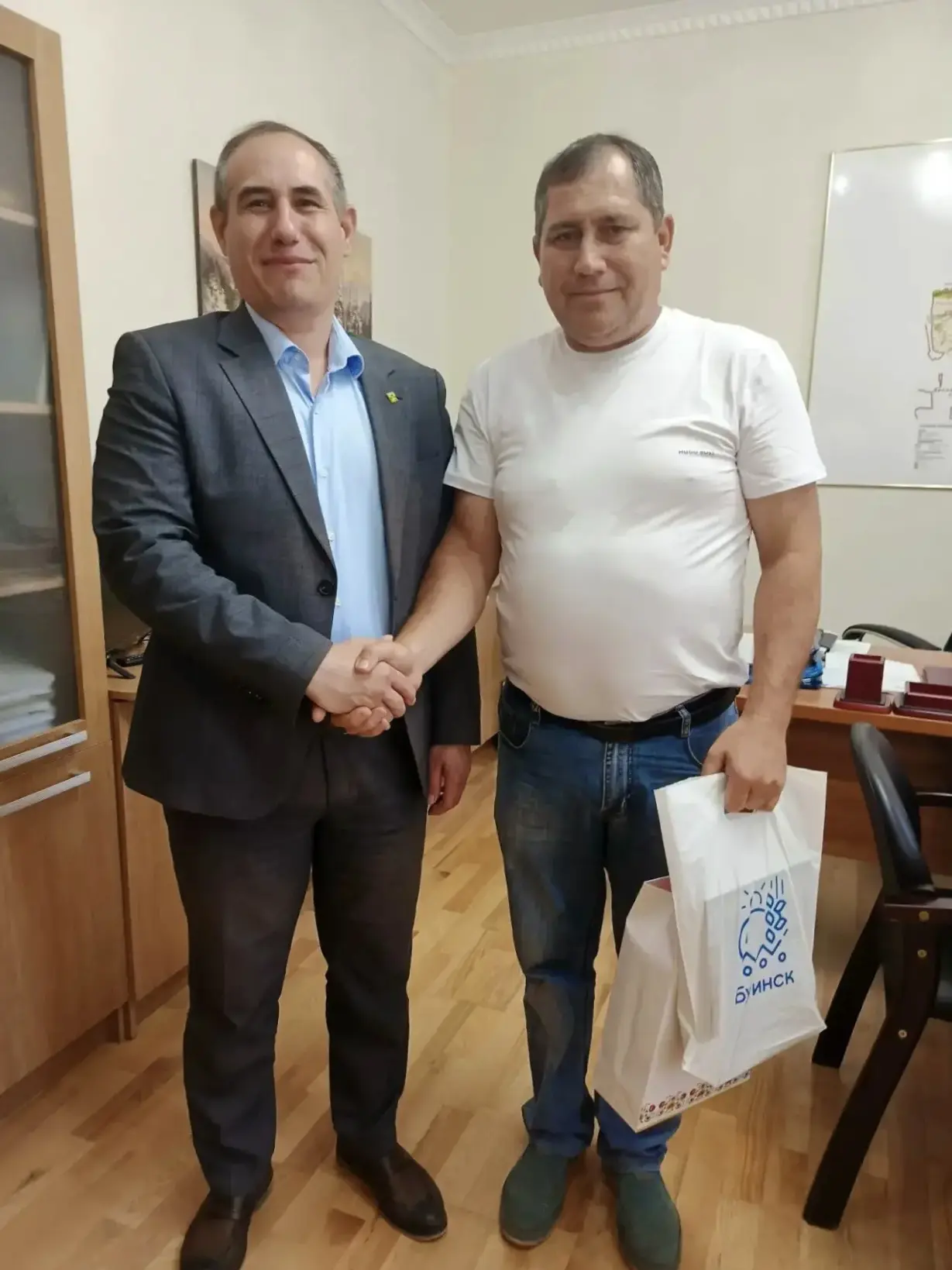Сегодня свой день рождения отмечает директор Буинского ветеринарного техникума — Гиният...